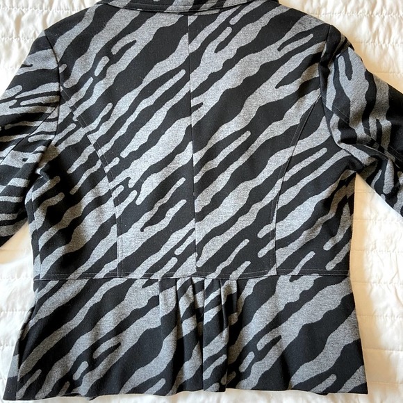 Darjoni Animal Print Grey Black Fitted Blazer - Picture 6 of 7